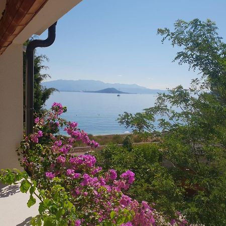 Luxury Family Beach Front Villa - Sunday Beach House สลาทิเน ภายนอก รูปภาพ
