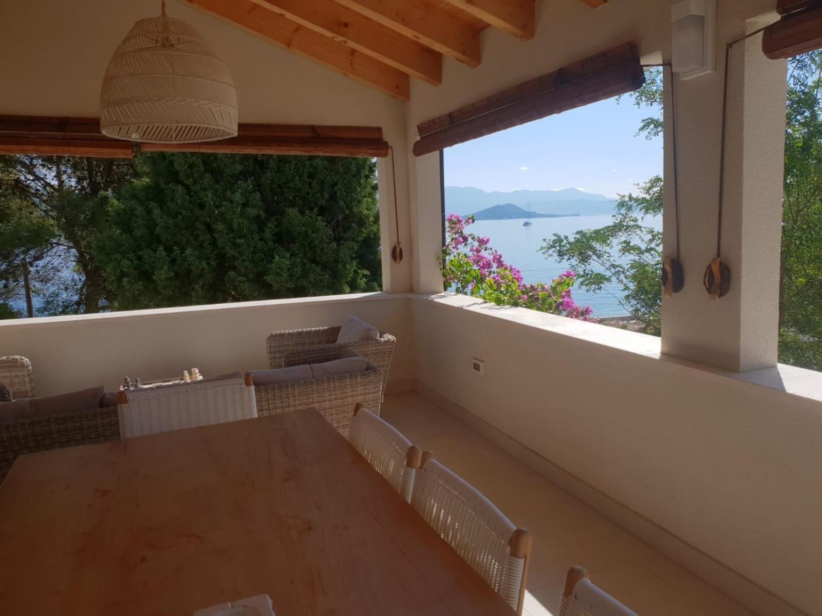 Luxury Family Beach Front Villa - Sunday Beach House สลาทิเน ภายนอก รูปภาพ