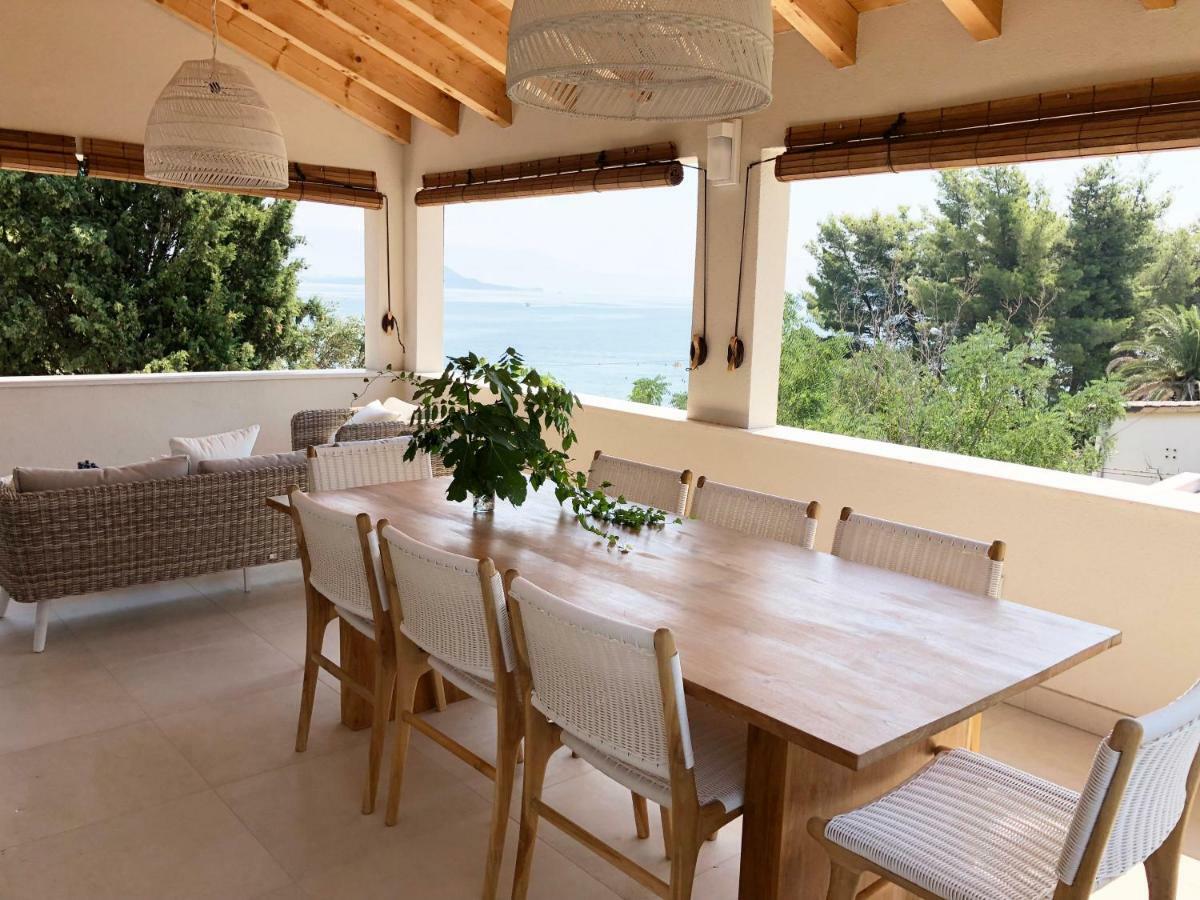Luxury Family Beach Front Villa - Sunday Beach House สลาทิเน ภายนอก รูปภาพ