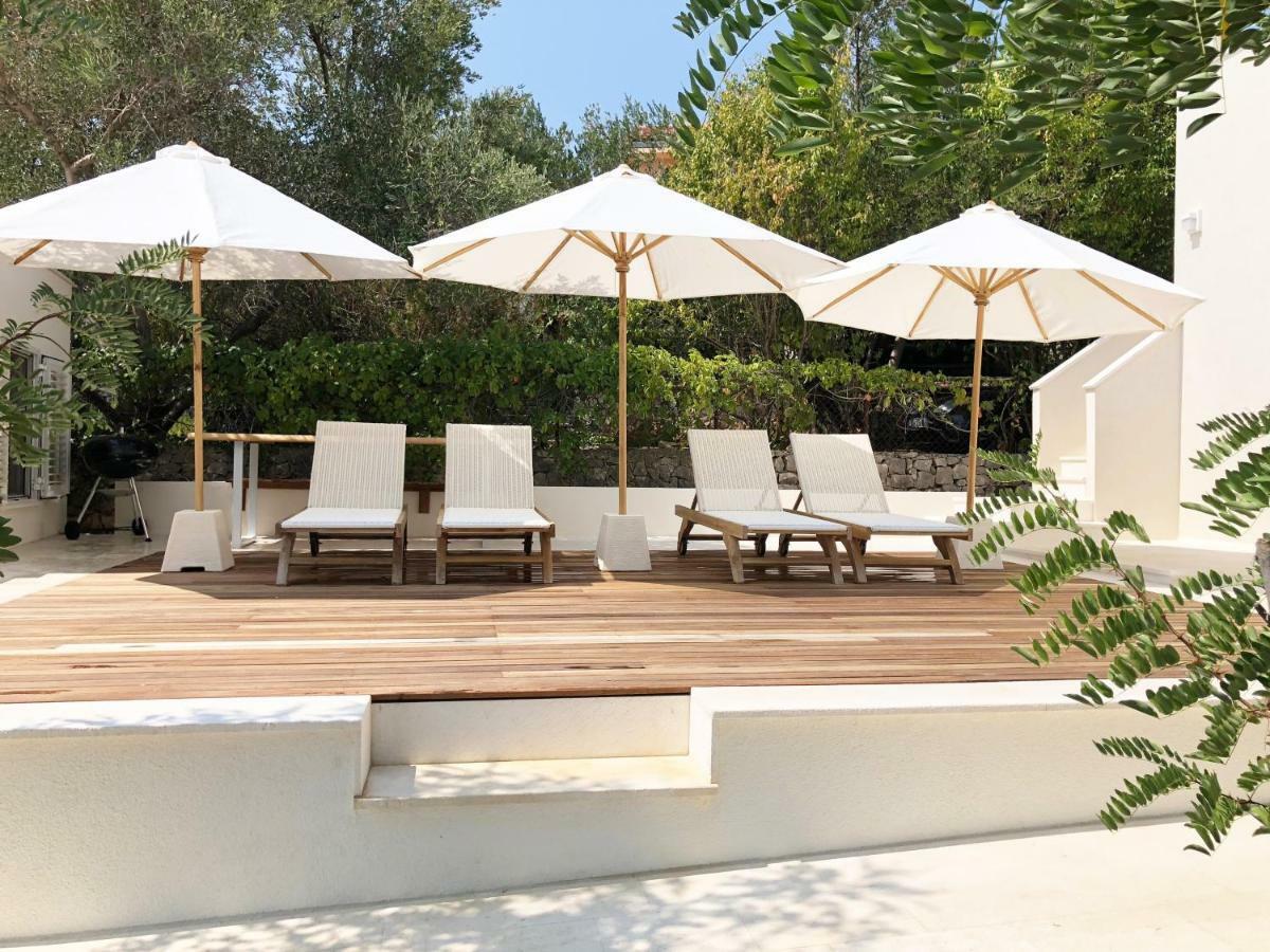 Luxury Family Beach Front Villa - Sunday Beach House สลาทิเน ภายนอก รูปภาพ