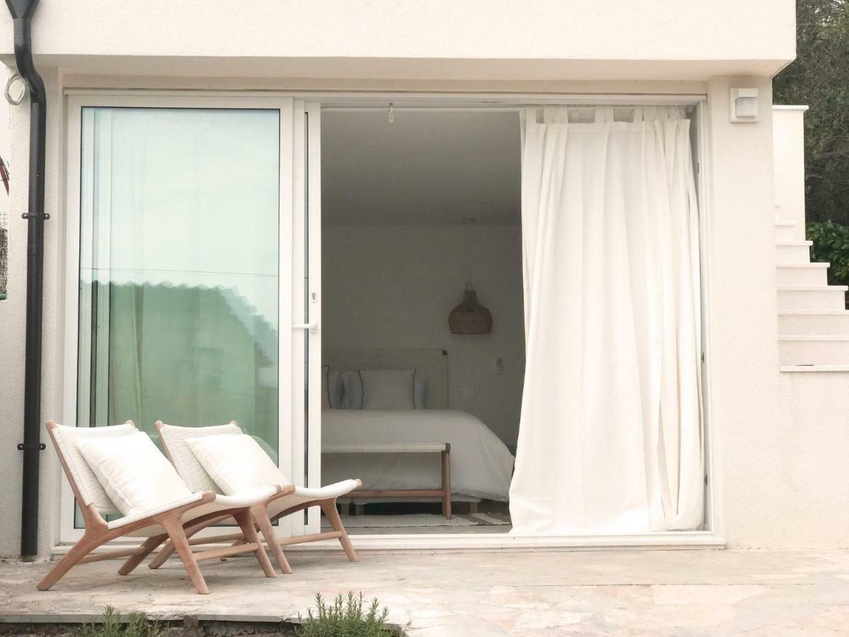 Luxury Family Beach Front Villa - Sunday Beach House สลาทิเน ภายนอก รูปภาพ