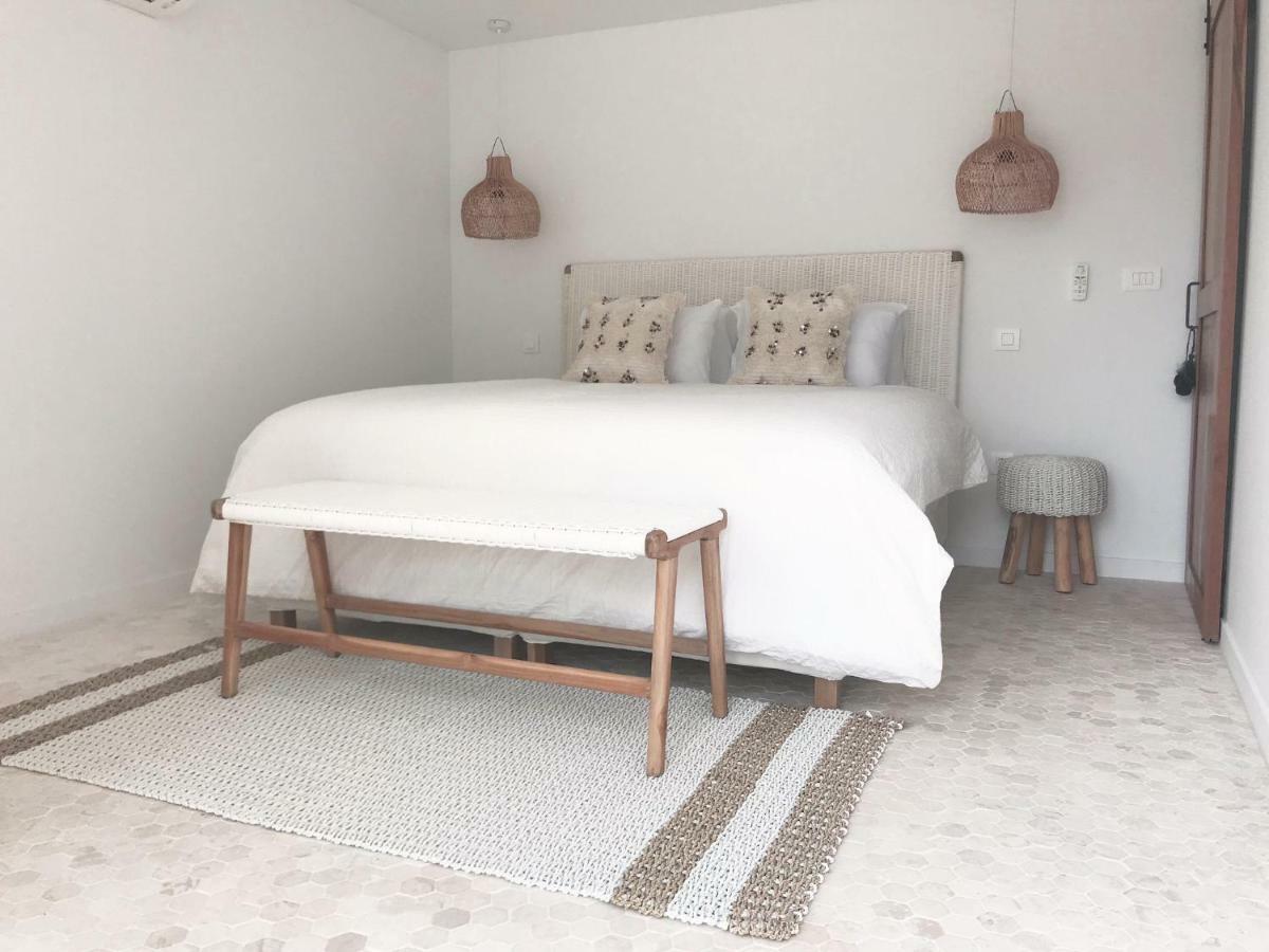 Luxury Family Beach Front Villa - Sunday Beach House สลาทิเน ภายนอก รูปภาพ